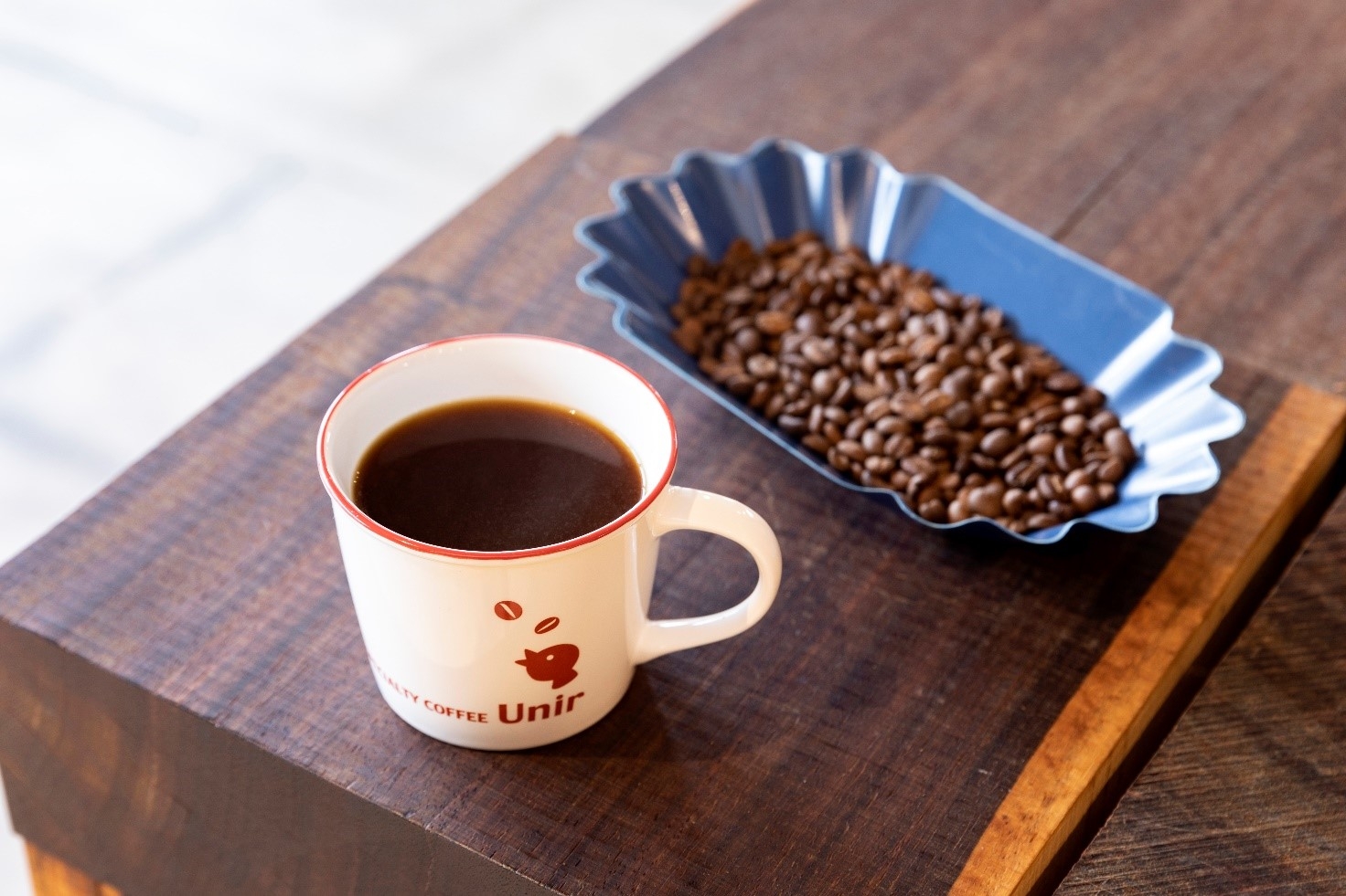 産地買い付けのスペシャルティコーヒーを
長岡京から「from seed to cup（豆からカップまで）」を提供