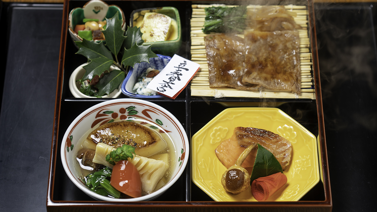 ［京都吉兆 松花堂店］の松花堂弁当