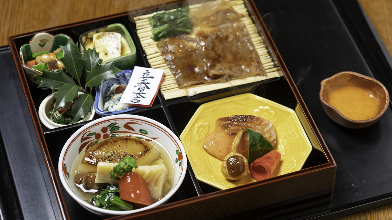 ［京都吉兆 松花堂店］の松花堂弁当